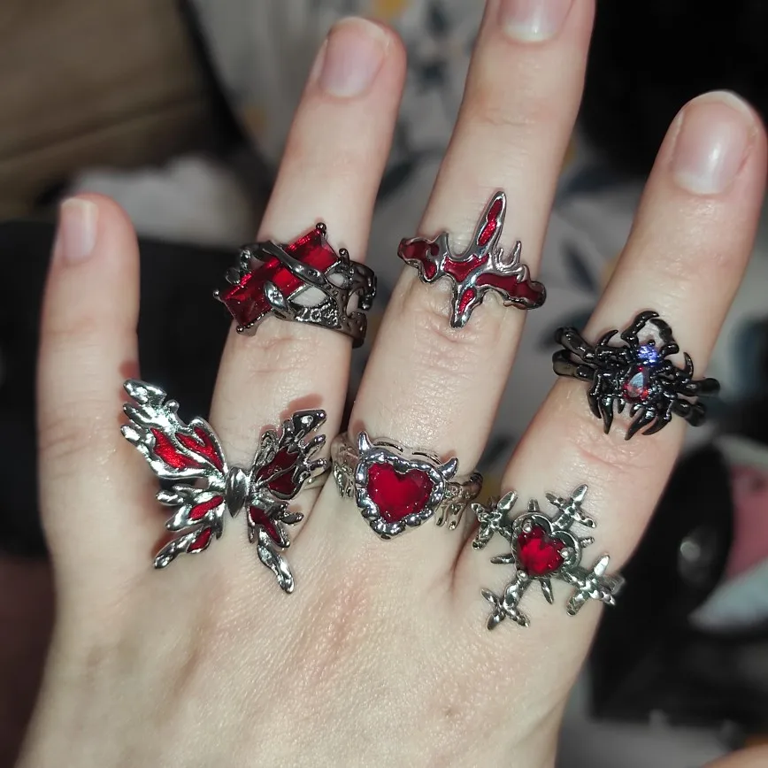Goth Punk Retro Red Crystal Lo - Women'S Red Accessories recension och pris