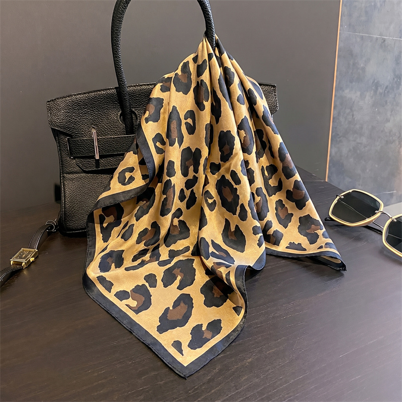 100% Silk Square Scarf Leopard - Silk Scarf Square recension och pris
